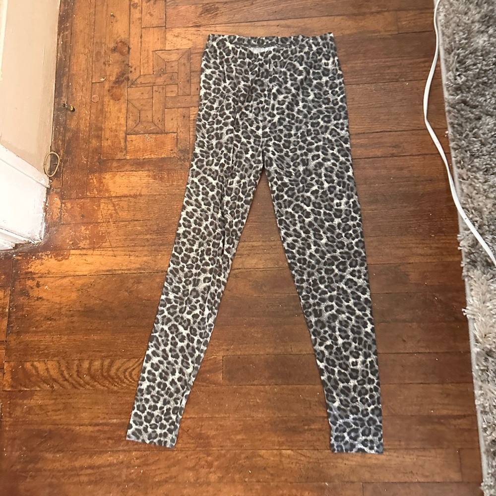 Zenana buttery soft leggings, size medium